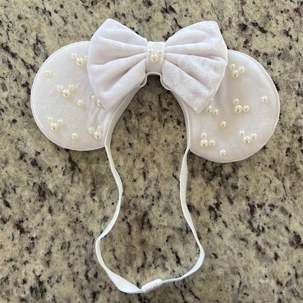 NWOT Minnie Ears with Pearl Details